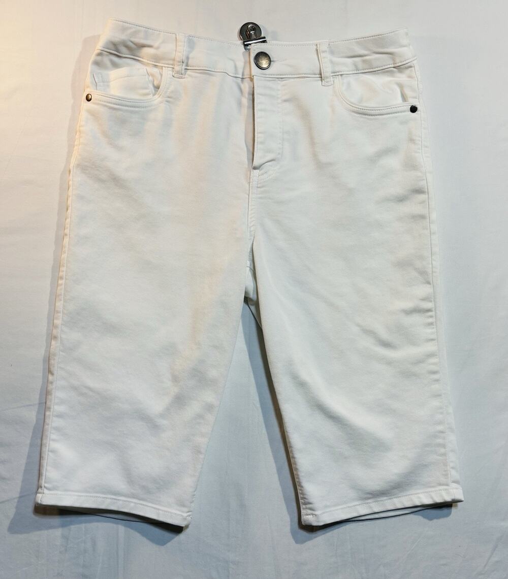 Christopher & Banks Petite White Bermuda Shorts Women’s Size 10P Stretch